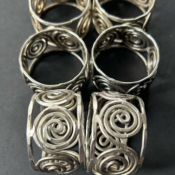 Hammered 90s Style Silver Toned Swirl Napkin Rings, Set of 8 - Picture 7 of 12